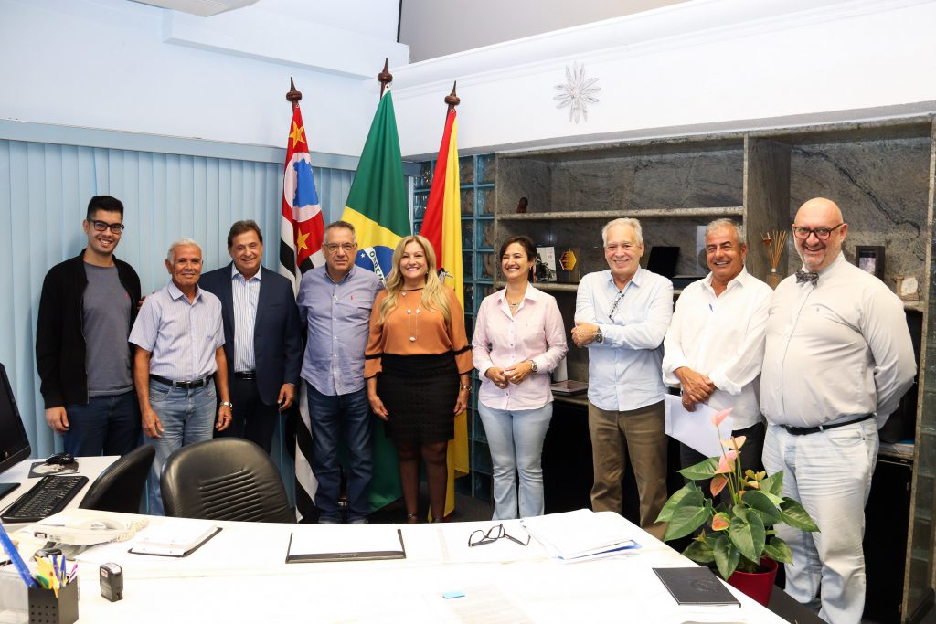 Reunião no 6 Andar com a deputada federal Maria Lucia Amary e outras autoridades junto com a prefeita Jaqueline Coutinho