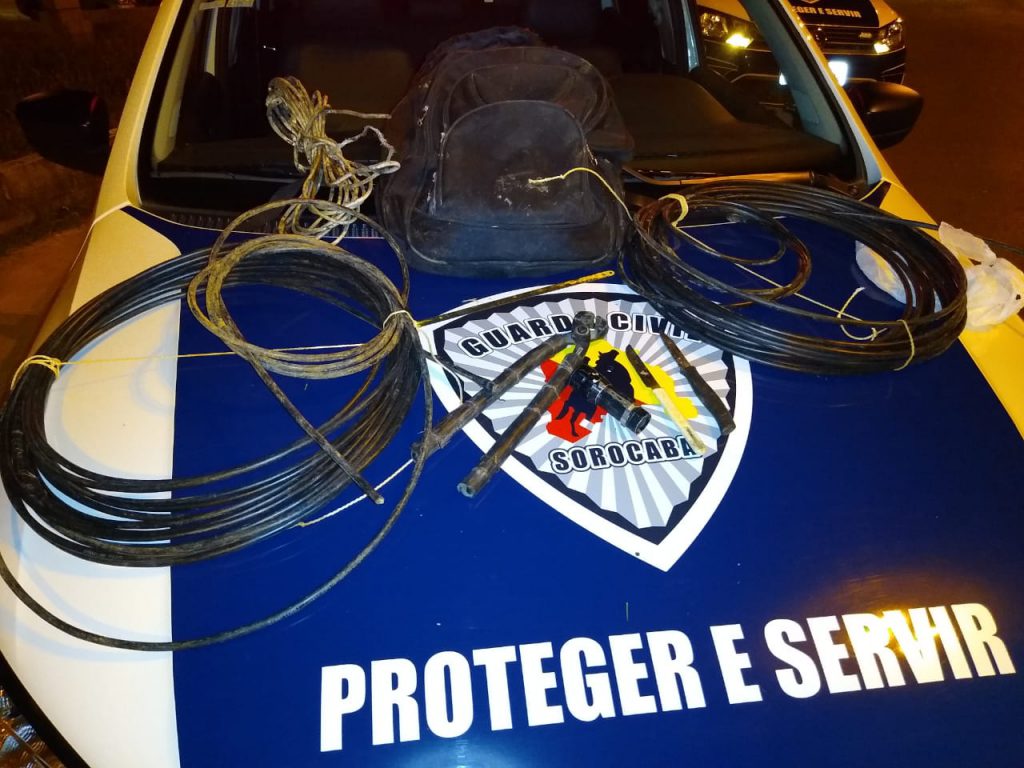 Cabos recuperados pela Guarda Civil Municipal em obra na JJ Lacerda