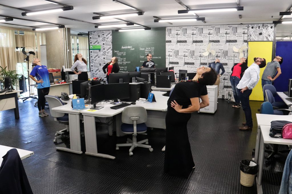 A partir desta quinta-feira (13) os servidores públicos do Paço voltaram a receber a ginástica laboral. Os exercícios ajudam na melhora da qualidade de vida no ambiente profissional.