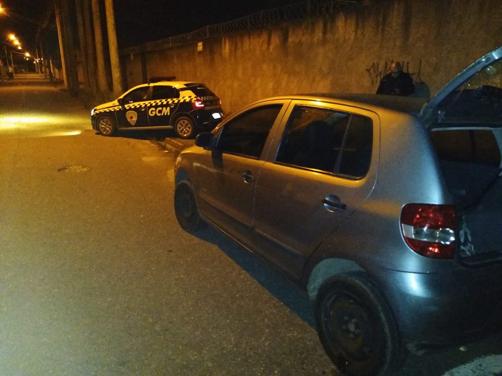 Imagem mostra carro furtado que foi recuperado pela Guarda Civil Municipal