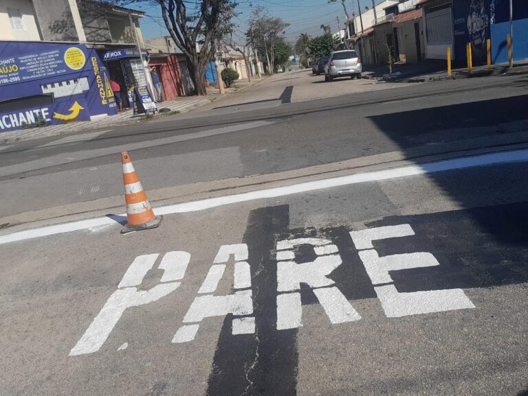 Semob implanta mão única de trânsito em rua do bairro Júlio de Mesquita Filho