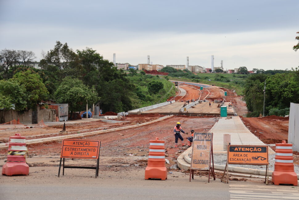 Complexo viário entre Parque São Bento e Carandá avança com execução de etapas finais da ponte e pavimentação
