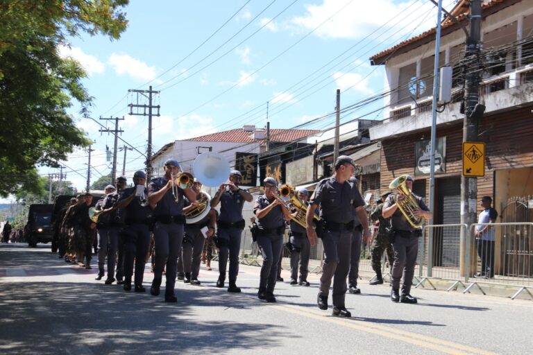 Desfile de Brigadeiro Tobias reúne público de 1,5 mil pessoas neste domingo (18)
