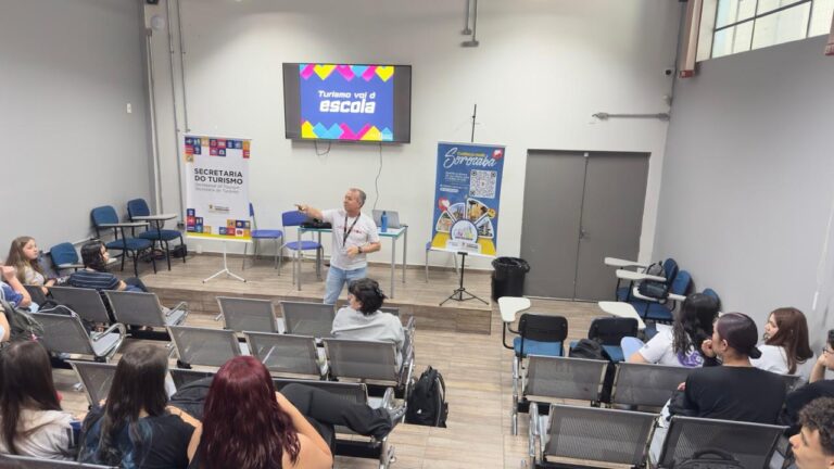 Projeto prepara estudantes do Além Ponte para vivência turística